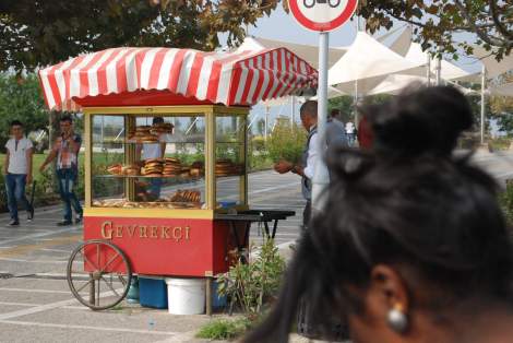 Vendedor de simits en Esmirna, donde también son llamados