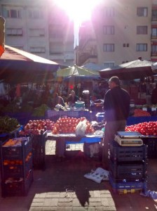 El mercado de los sábados en la plaza central de Selçuk.