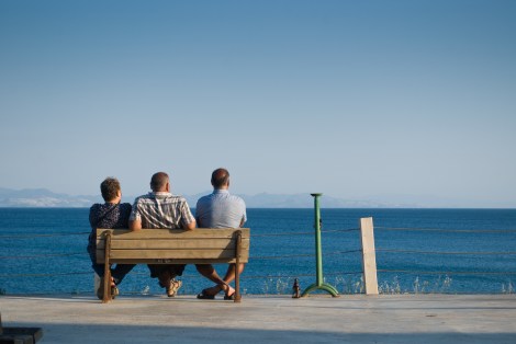 El BPS turco charlando de la vida en la placita de la colina. 