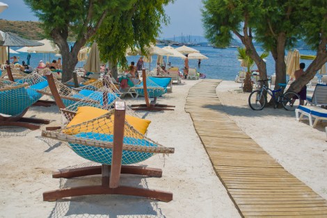 Pasando la montaña de los molinos está Bitez, una zona donde la explotación turística es un poco más morbosa, pero las playas son mas lindas.