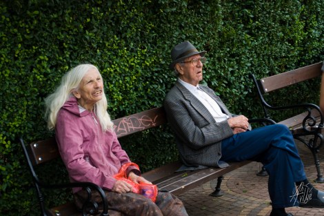 Esta señora, mezcla de Dave Grohl con mi abuela, le gritaba a todos los que pasaban por ahí.