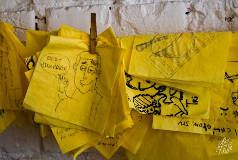 La variedad de sopas es tan grande en Bulgaria que hasta tienen casas de sopas. En la foto está la decoración de una de ellas, en donde la gente puede escribir en la servilleta y colgarla para dejar un mensaje.