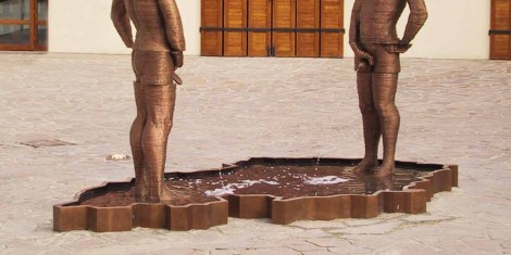 Hombres orinando República Checa