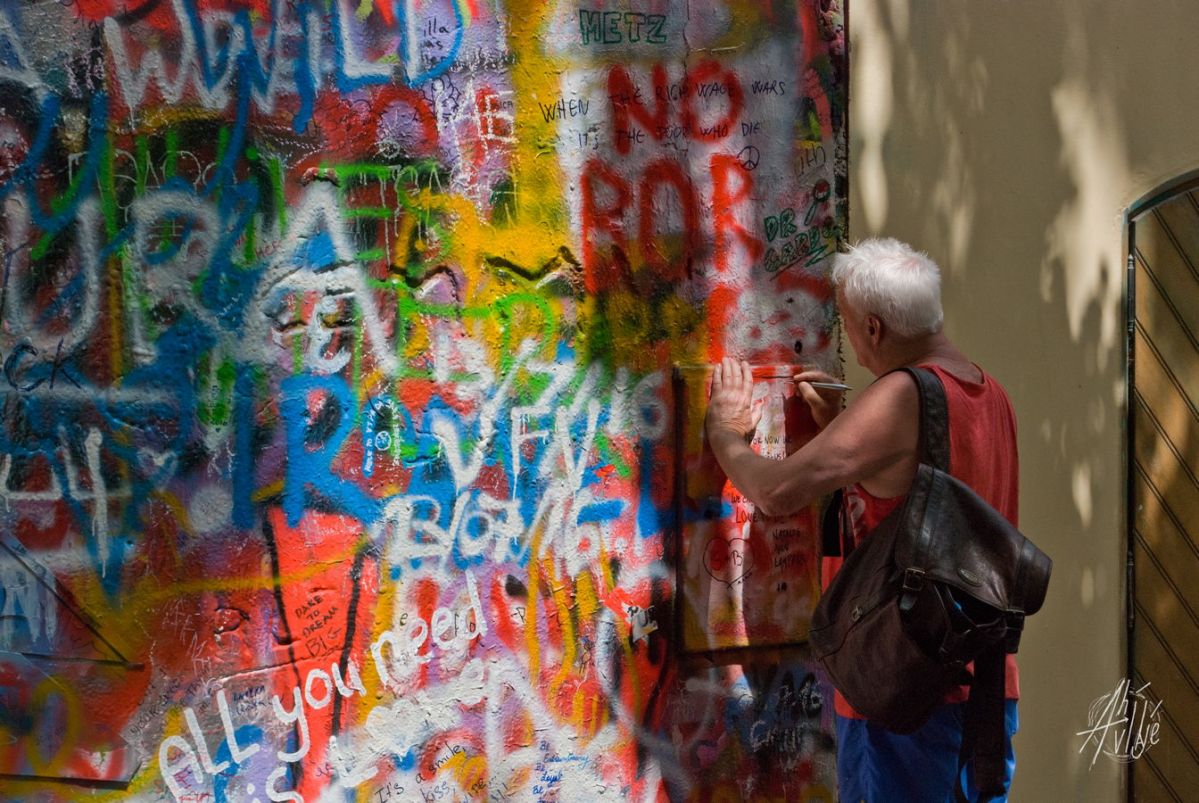 Escribiendo el muro de Lennon