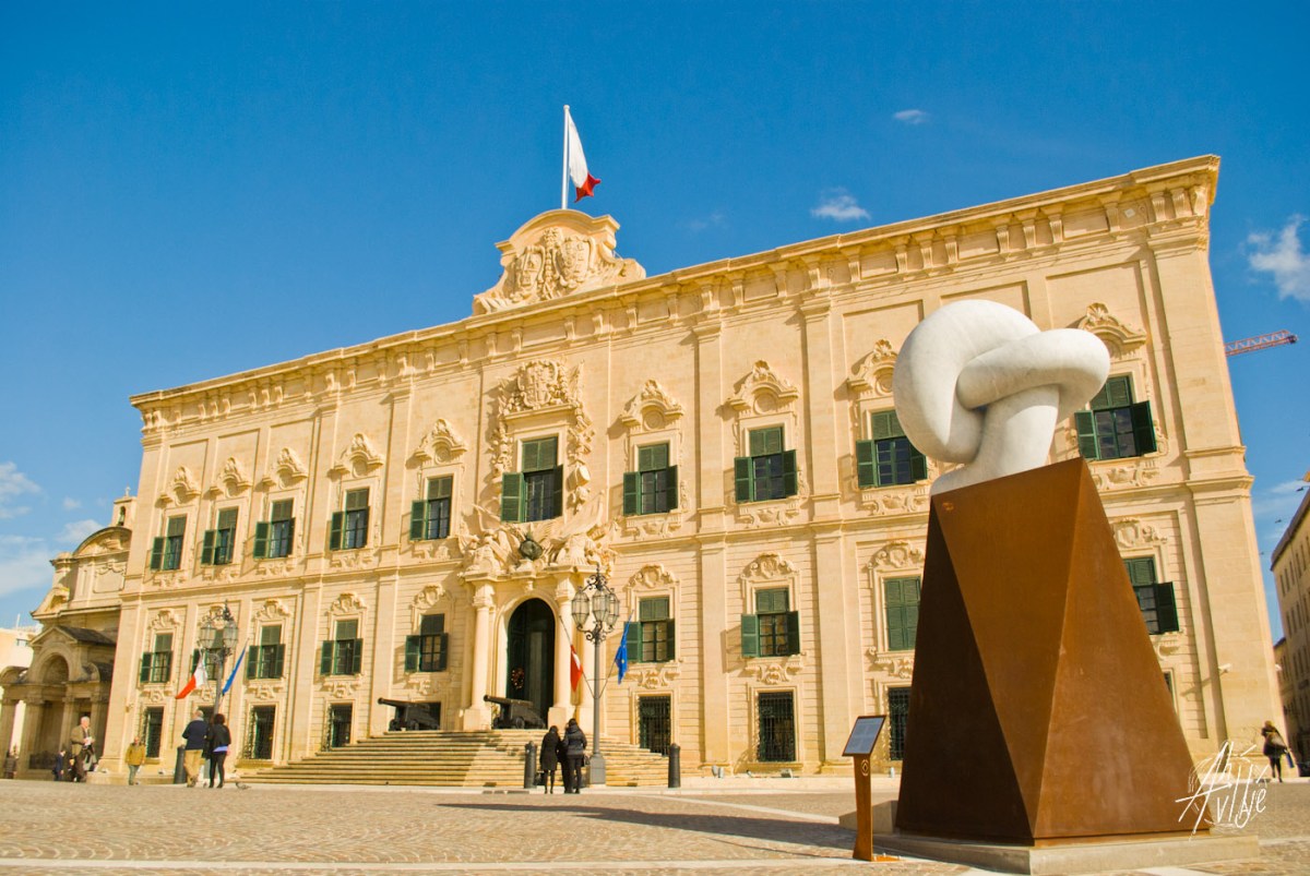 Fachada de edificio de gobierno