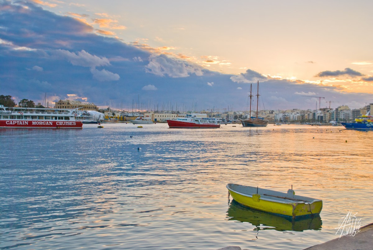 Otro barquito al atardecer