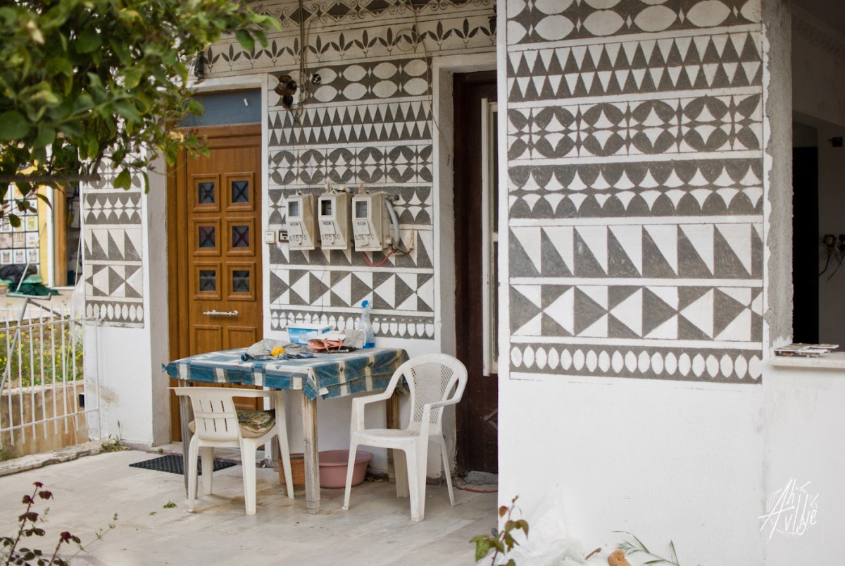 Entrada a casa en Pirgi.