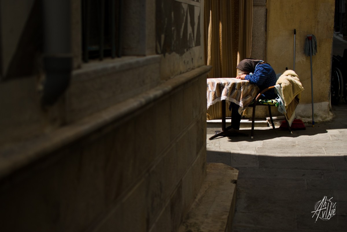 Doña durmiendo la siesta