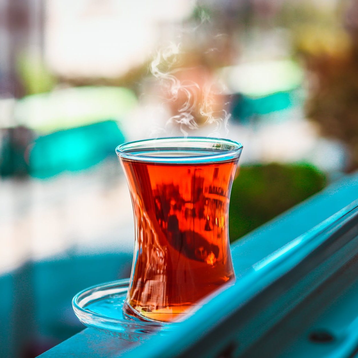 Vaso de té turco con forma de tulipán